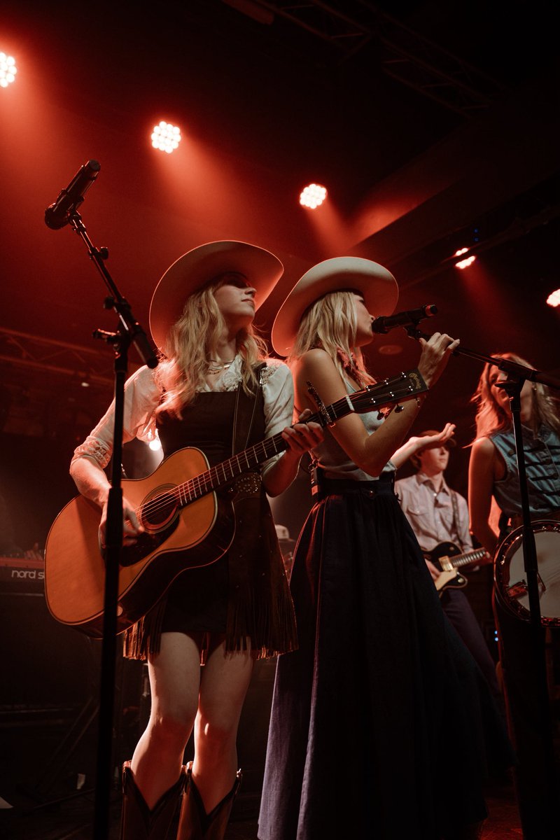 thecastellows's tweet photo. First ever run of headlining shows in Canada could not have been better! Thank y’all for packing out these rooms and screaming these songs❤️ we’ll be back soon🇨🇦 https://t.co/1it6e52WXn