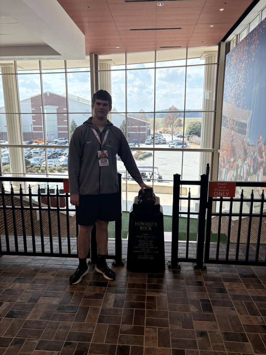 JonHilbert23's tweet photo. @peytonhilbert @ClemsonFB @coachjody29 @R_Allen86 @ClemsonTigerNet @GSM_Clemson @ClemsonInsider @Clemson247 @TrinityHSFB Had a great couple days with Peyton @ClemsonFB great people and culture. Absolutely amazing facilities for the players. 1st class https://t.co/47cQpbQc3w