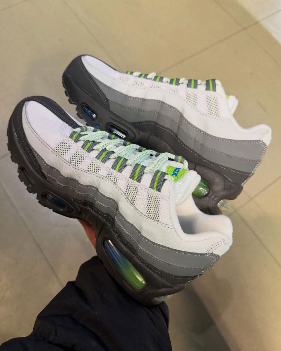 SneakerNews's tweet photo. Nike Air Max 95 "Green Apple" 
Releasing soon exclusively at JD Sports

Full details >> https://t.co/9bWZsfuaiw https://t.co/jB15PCv5tb