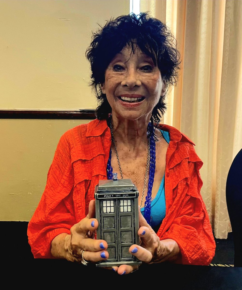 TheTravelTARDIS's tweet image. Yes, I wished really, really hard.

Thank you, Carole Ann.

#CaroleAnnFord #SusanForeman #FirstDoctor #WilliamHartnell #DoctorWHO #TARDIS #TravelingTARDIS