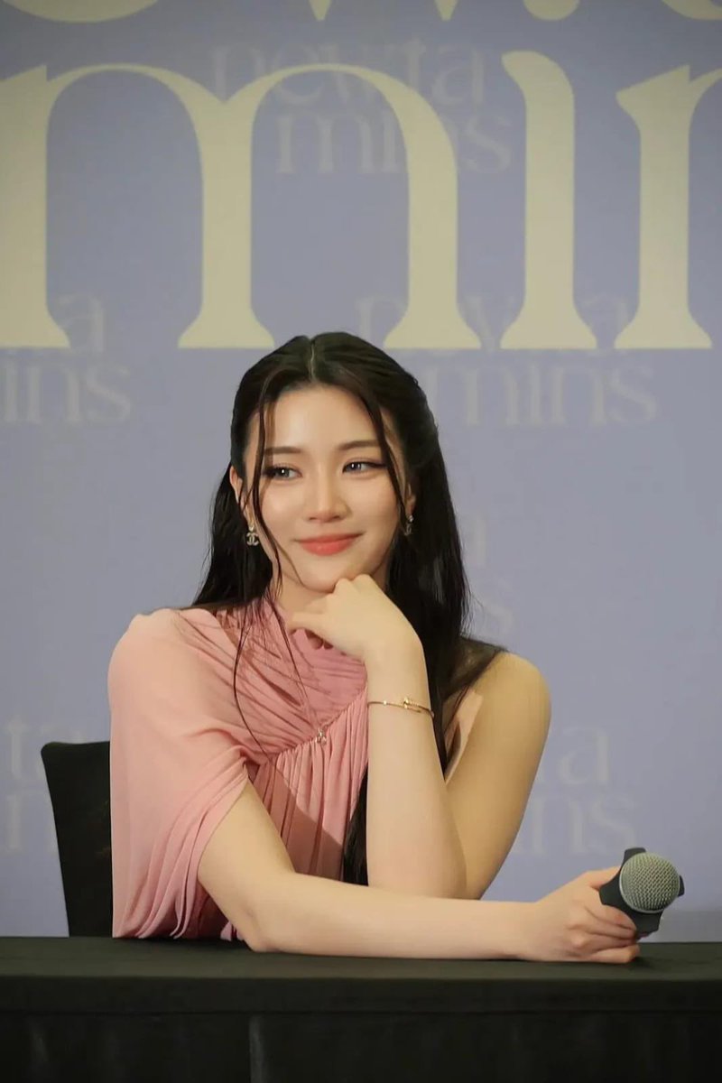 Mexi-Alkeys!🗣️💕 

¿Dónde está mi gente latino ? 🤭

¡Vamos  con una  dinámica más! 

 Si pudieras hacerle una carta a Ginny ¿Qué palabras de  agradecimiento le dirías ?

SWEET MOMENT WITH GINNY
#NewtaminsXGinny

Recuerden: 

⌨️comentar en todos los post posibles con el hashtag