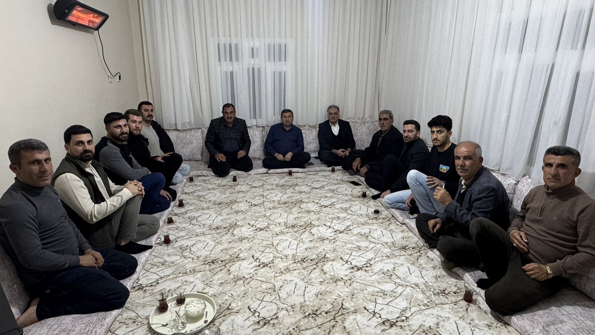 Önceki dönem Ağaçsever Mahalle Muhtarımız Mehmet Sait Deniz’in daveti üzerine iftar sofrasında bir araya geldik.

Ramazan’ın bereketini ve güzel sohbetini aynı sofrada paylaşmanın mutluluğunu yaşadık.
Samimi misafirperverliği için kendisine gönülden teşekkür ediyor, Allah