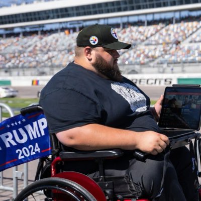 JohnTalkToEm tweet media