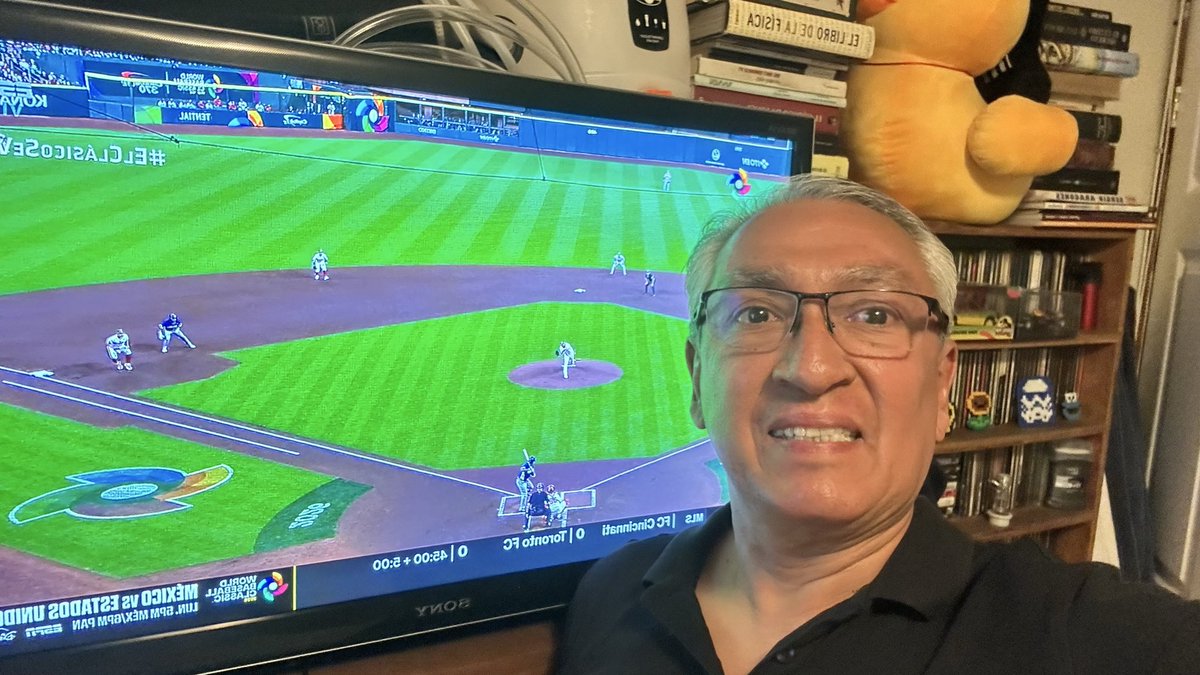 Esperando la victoria de México desde Valle de Aragón. 
#ElClasicoSeViveAqui