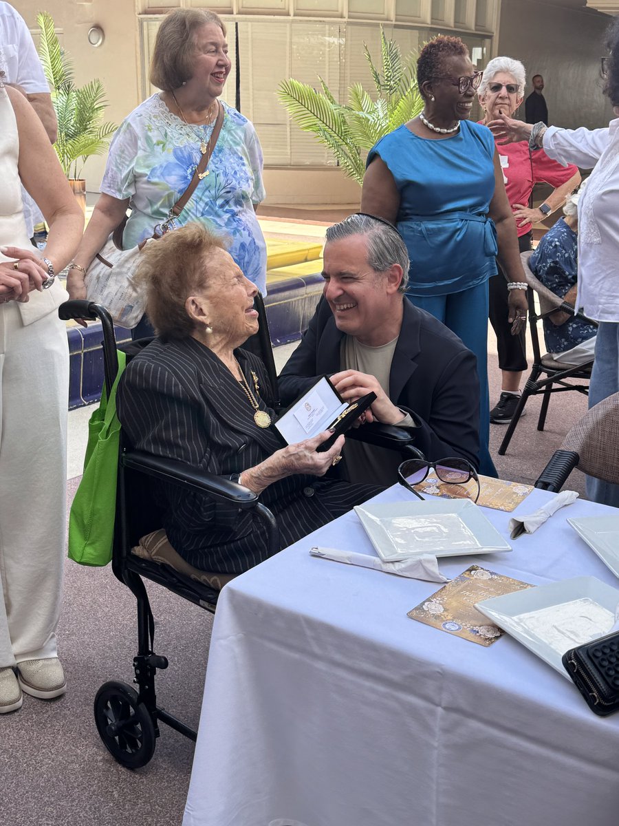 Miami Beach Mayor Steven Meiner tweet media