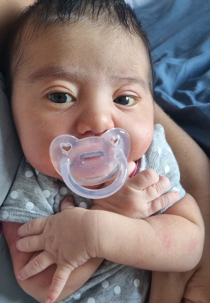 Tatocm's tweet photo. Minha filha é pé quente...

Ela tem 5 dias, já é campeã e faz a pose!

Vamoooo @Gremio!!! https://t.co/7U2S4LuqPU