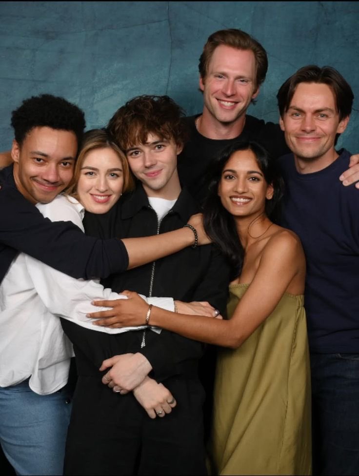 hols ⋆˖ ⭑ free rein pr manager tweet media