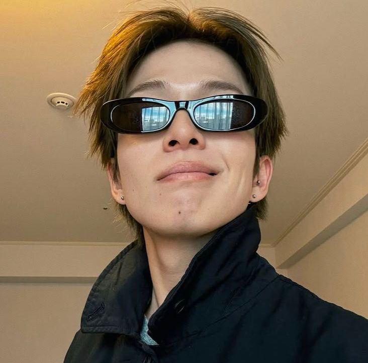 urbeigeu's tweet photo. post a pic of urself and ur ult biases and let ur followers decide who suits u best.

coba pilihkan pria berkacamata yg mna buatku https://t.co/Ryxhj3B12V