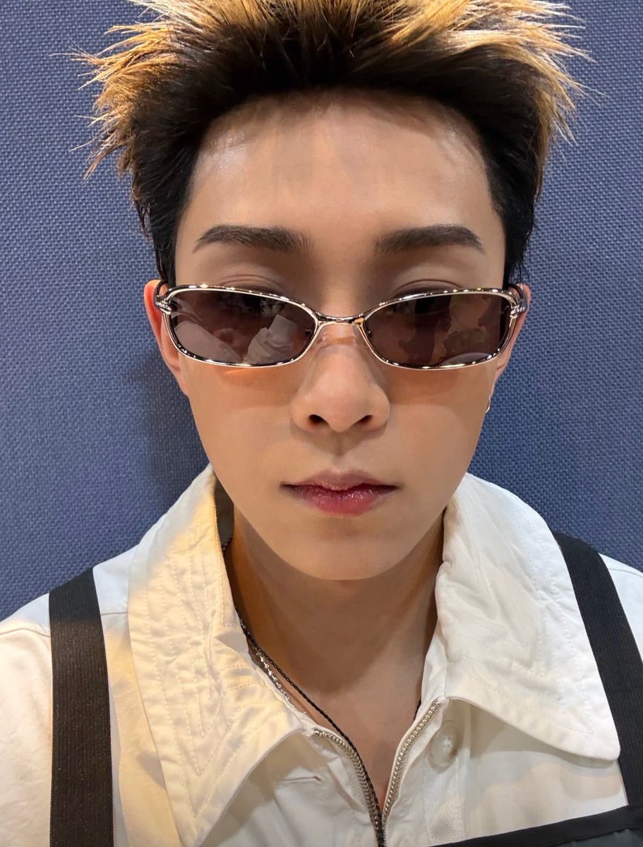 urbeigeu's tweet photo. post a pic of urself and ur ult biases and let ur followers decide who suits u best.

coba pilihkan pria berkacamata yg mna buatku https://t.co/Ryxhj3B12V