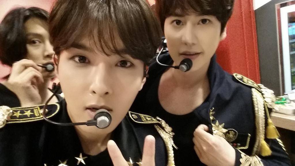 negentryeopy's tweet photo. love it when heechul looks like babysitting/chaperoning the maknaes... i hope we can see heewook on kyutv soon https://t.co/4tlzhXTpvQ