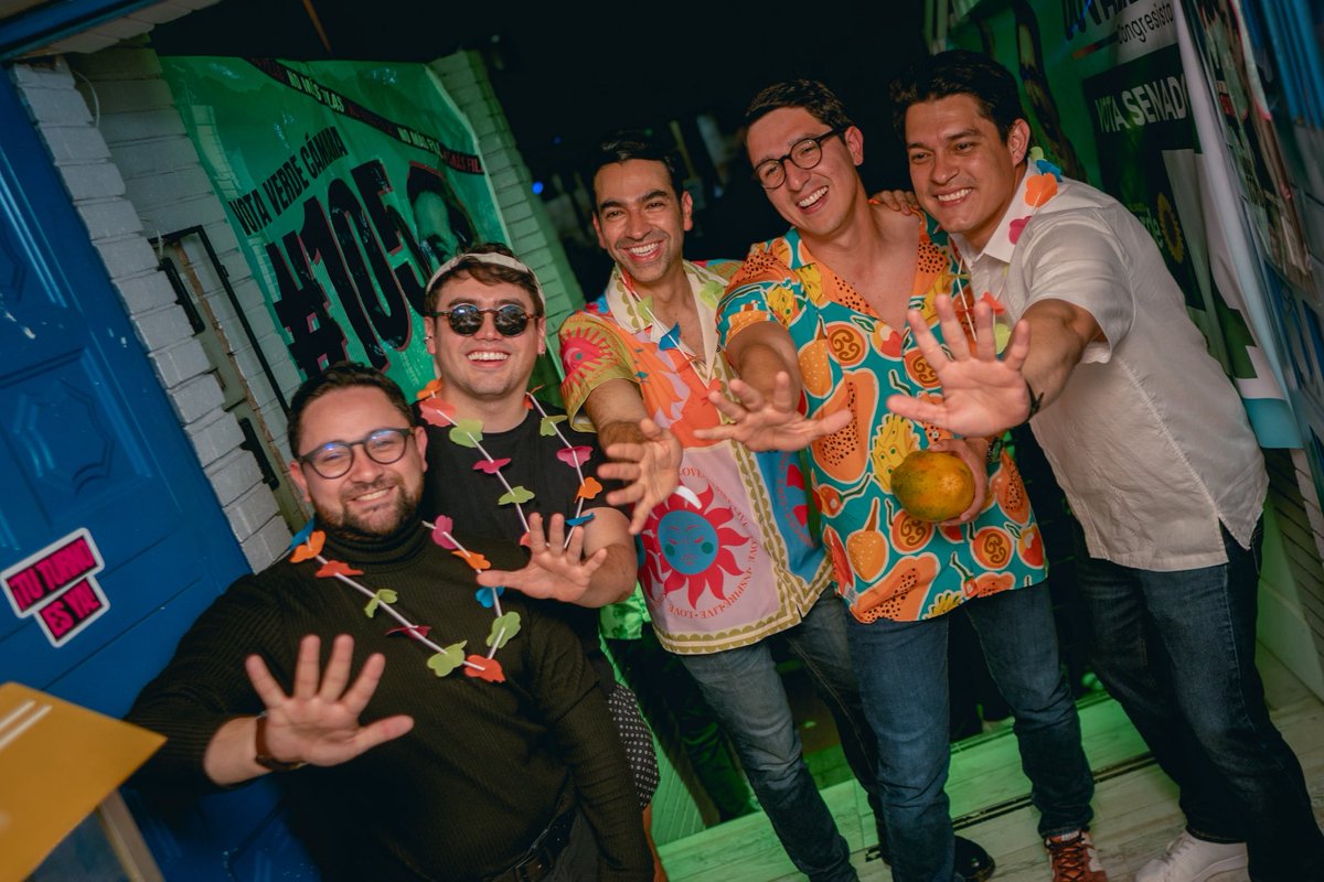 Me llena de felicidad decirles que GANAMOS.

Vamos a tener unos congresistas de lujo, <a href="/DuvalierSanchez/">Duvalier 🏛️ SENADO #Verde4 🌻💚</a> Senador y <a href="/MauroToroO/">Mauricio Toro #105Verde🌻</a> Representante a la Cámara por Bogotá.

Si se puede hacer política de forma diferente 💚