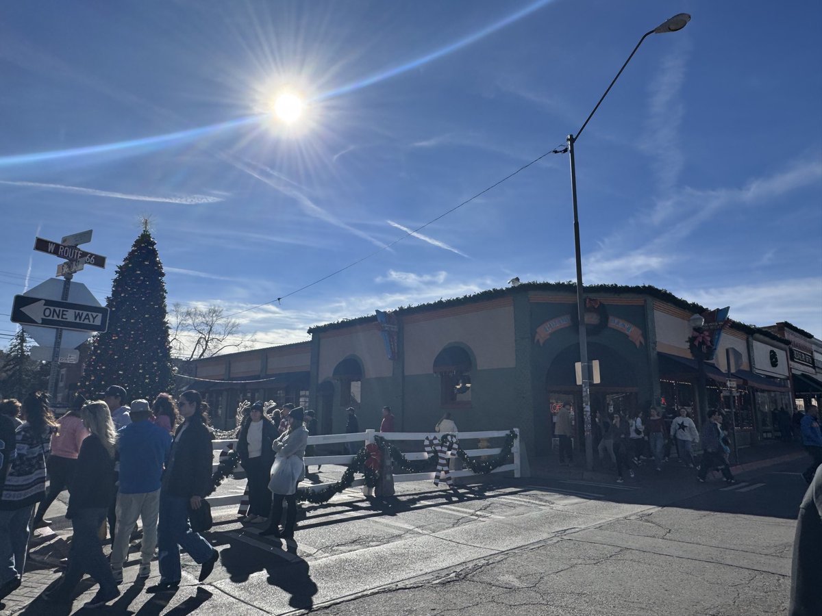 그랜드 캐니언 사우스 림에서 다시 66번 도로 타고 라스베가스로 가는길!
Williams에서 Route 66 진입해서 Kingman 방향으로 가는데, 전체 거리 약 250~280마일(400~450km), 소요 시간은 4시간 30분 ~ 5시간 30분 정도 걸림.
Route 66은 그냥 도로가 아니라 미국의 살아있는 역사에요!
1926년에 개통된