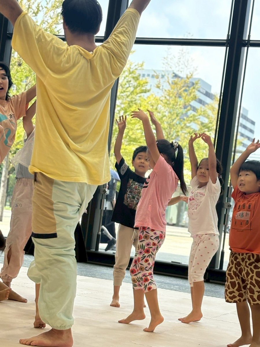 CoYamadaUn's tweet photo. 春休みのはじまり。
子どもたちと、からだをのびのび動かす時間。

Co.山田うん
子どもダンスワークショップ

3/26(木) 10:00–10:45  @ナカノバ
4歳〜小学6年生対象（保護者参加OK）
https://t.co/OaIizgMgRO

#子どもダンス
#中野区 https://t.co/uwb4hVDV9I