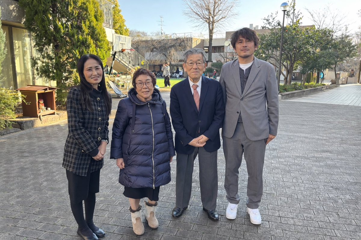 ozawa_group's tweet photo. 「期待している」

昨日、言われた言葉

普通、期待されるとプレッシャーに押し負けそうになるのが普通なのかな。
でも俺は子供の頃から「馬鹿」「アホ」と言われて育ってきた
そもそも期待されるような柄じゃないと思ってた。

昨日、児童養護施設を訪問させてもらった。
その時に学園長の高橋さん、坂本さんが

「あなたに期待している」

そう言ってくれた

なんだこの感情は
少し涙が出そうだった

当然、俺はやるべきことをやる

日本一の児童養護施設を作る

「期待している」

その言葉は俺をとても元気づけてくれた

これからも
おもいっきり期待してください
俺は必ず成し遂げるさ

至誠学園 名誉学園長
高橋利一さん

新宿区更生保護女性会 会長
坂本悠紀子さん

カウンセラー
江崎英子さん