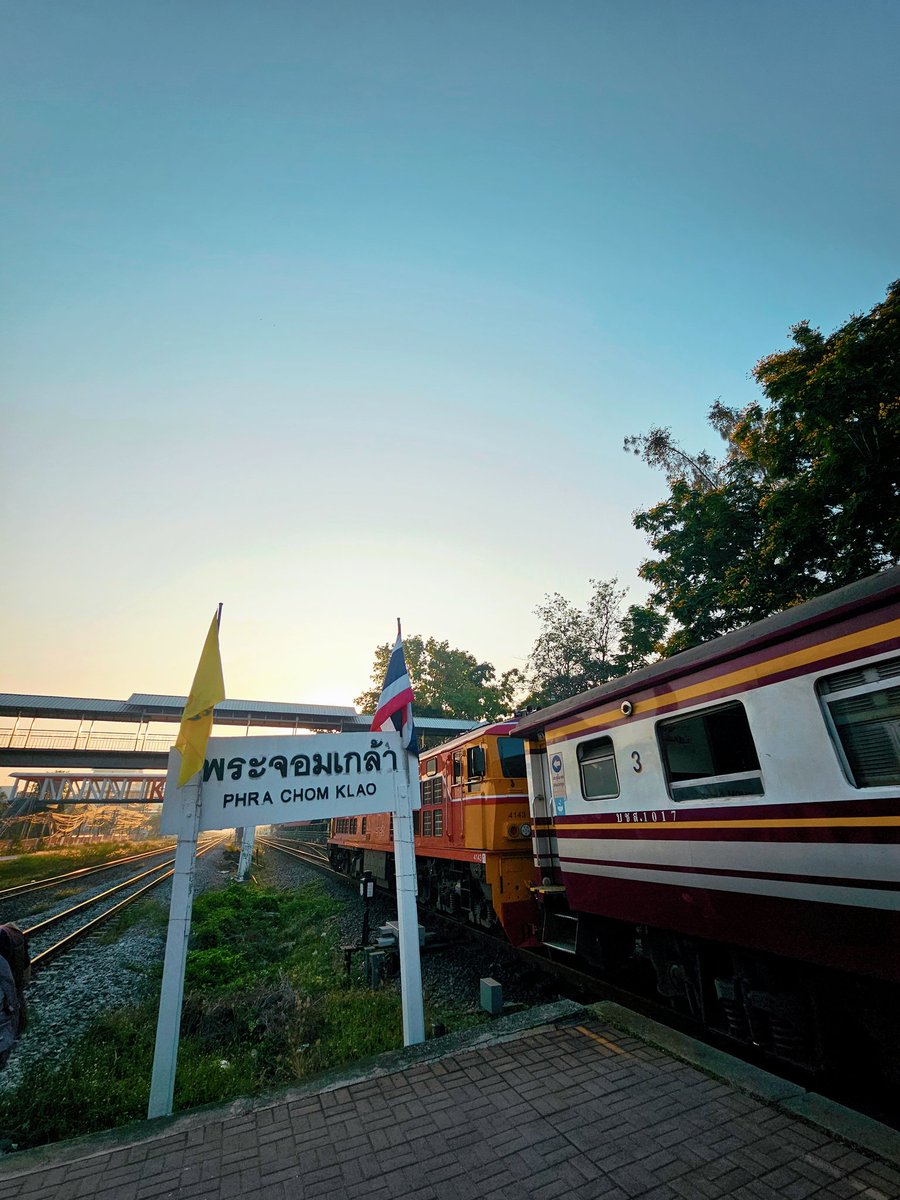 สวัสดีวันจันทร์ ตื่นไปให้ทันเข้างาน? ไอเลิฟมายจ้อบนะทุกคน🤟🏻 
#คุณท้องฟ้าของพพ