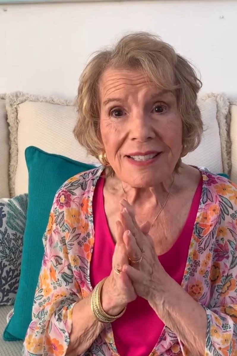 𝔻𝕖𝕓𝕠𝕣𝕒𝕙 🥃🖊️ tweet media