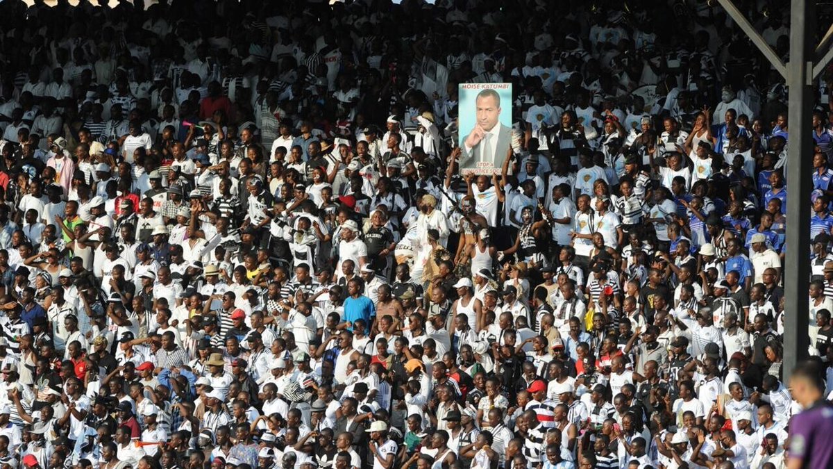 RFI's tweet photo. RDC: le derby de Lubumbashi, entre le TP Mazembe et Saint-Éloi Lupopo, a sombré dans la violence
➡️ https://t.co/tAH93MVJia https://t.co/dCyS9lhBFv