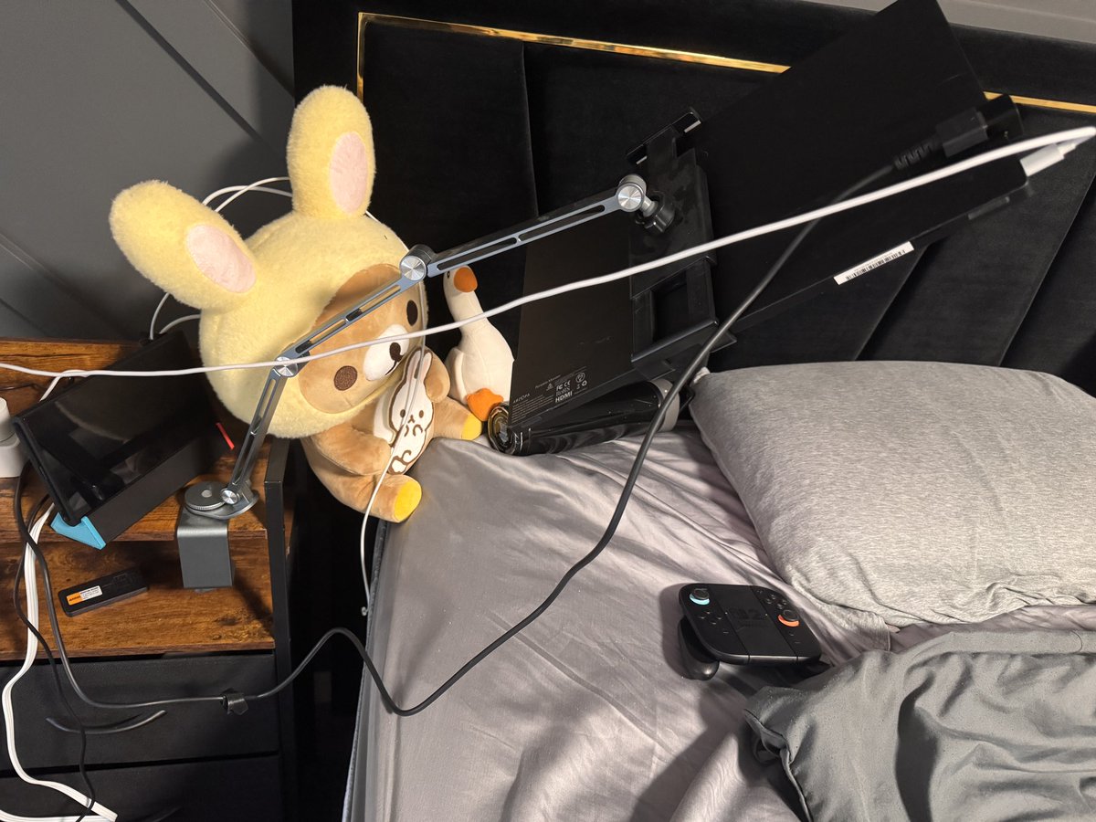 🅶🅸🅶🅸 @ sleepy tweet media