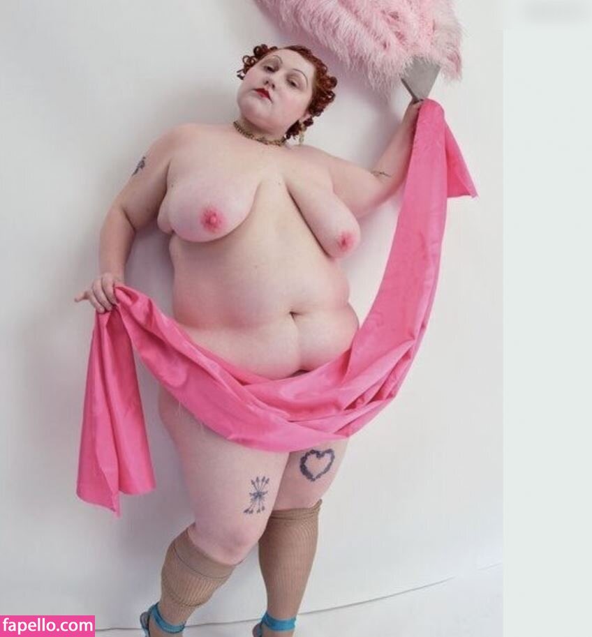 abrahamnineteen's tweet photo. @killherheavens @zombiebrainz52 Beth Ditto https://t.co/VK2hsADfOf