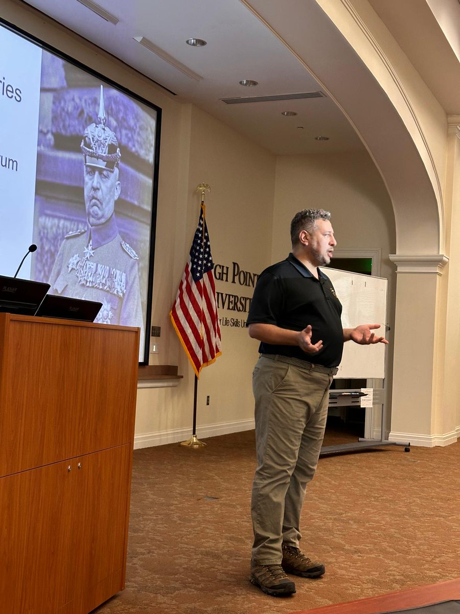 JacobStoil's tweet photo. I had a great time last week with the @HighPointU faculty & students. A particular shout out goes to the #history & #polisci students with whom I had great discussions on #AppliedHistory, #ArmyCivilian careers, & the current strategic situation in the #MiddleEast! https://t.co/RiRfLgD31M