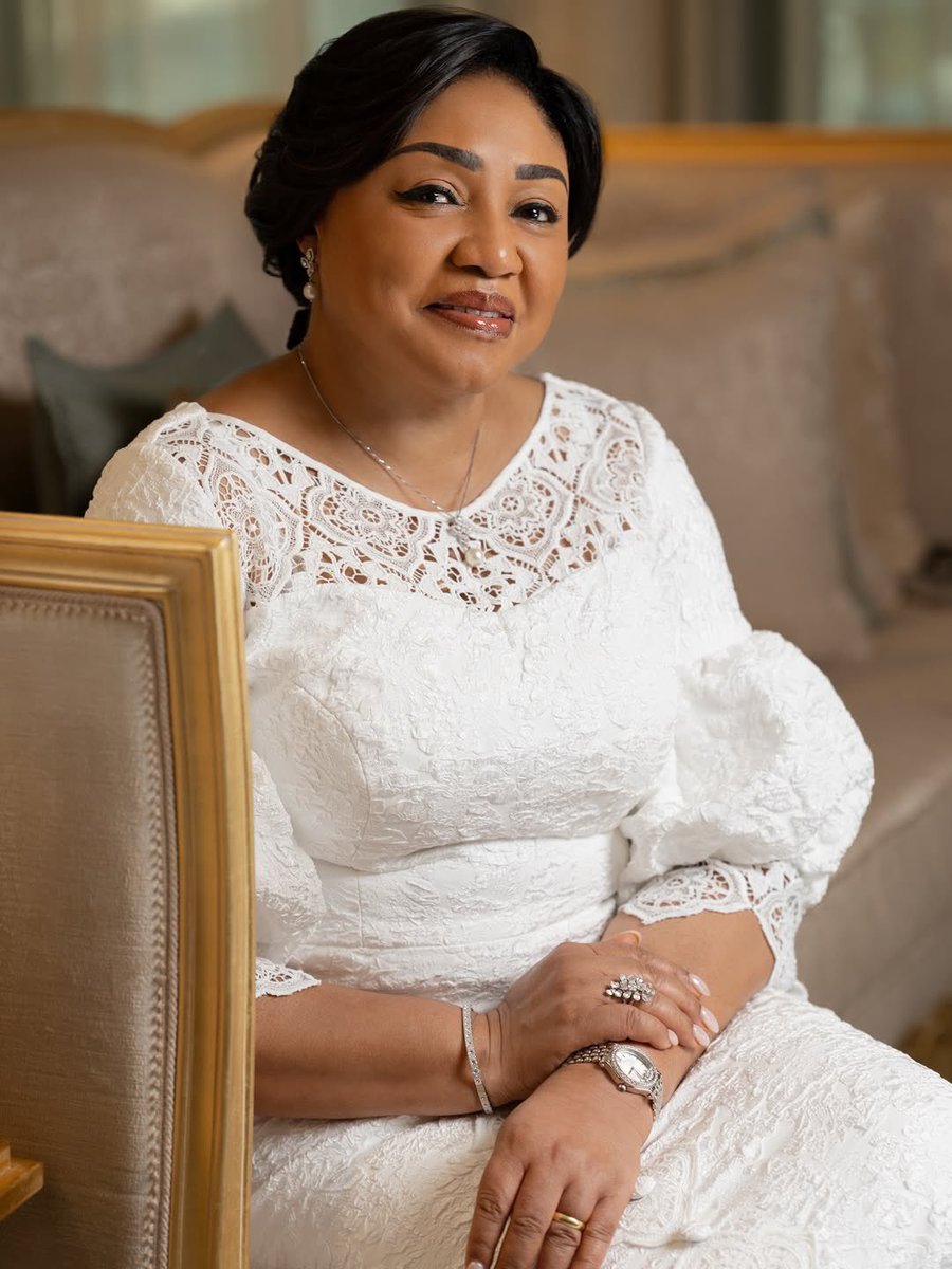 BuzzDujour5's tweet photo. Heureux anniversaire à la Première dame de la République démocratique du Congo 🇨🇩 mum @DeniseNyakeru Tshisekedi https://t.co/or6RL59qJ0