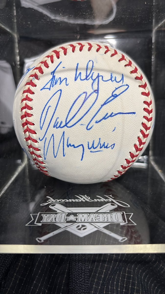 keatonlg's tweet photo. Same ball, different side. 

@CardPurchaser help me out with identification? https://t.co/IctWEu7X8e