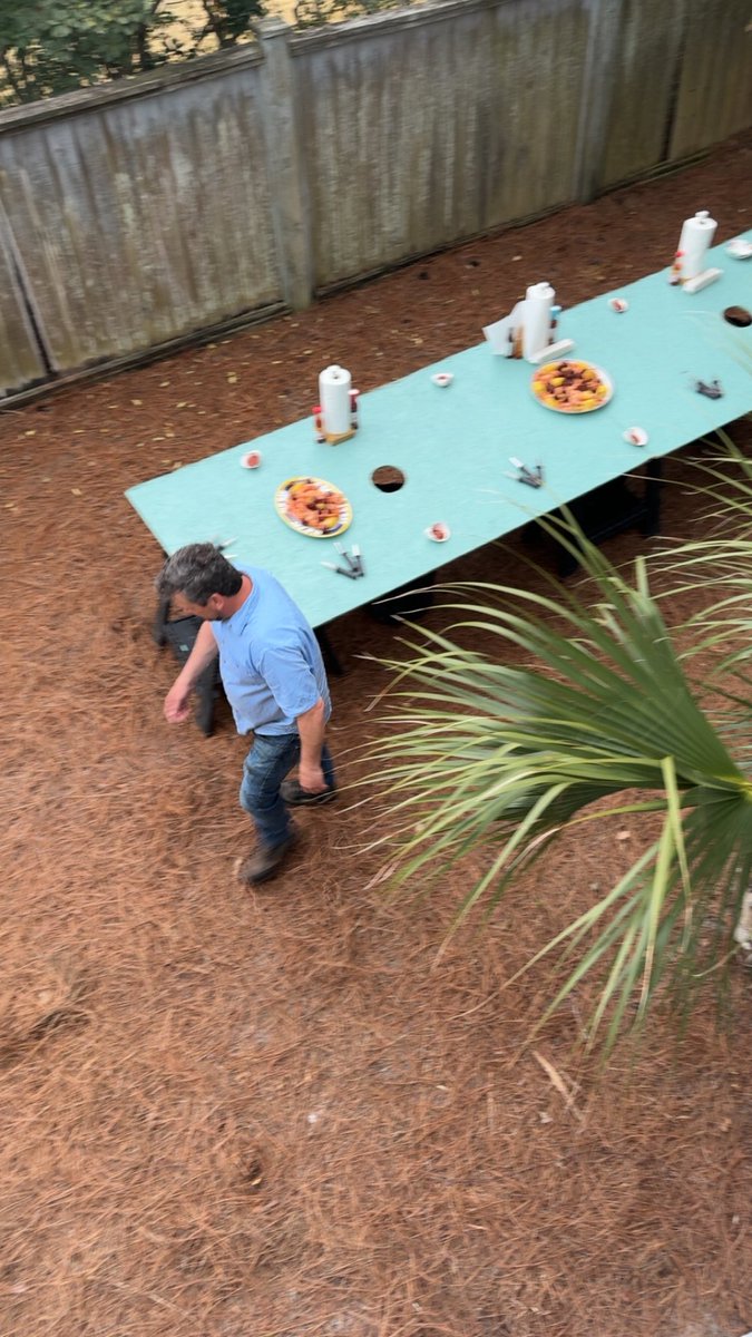womp_ripper67's tweet photo. The Lowcountry boil tonight was a great success. Had me smiling ear to ass. Bubba with the clutch! https://t.co/FeDlLEH5pm