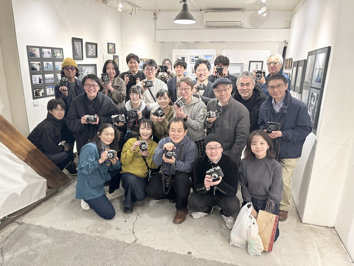 蛇腹カメラ写真展 レポート
fotori.net/?p=37417
会期中、ありとあらゆる蛇腹カメラがホトリに集結しました！
わたくしホトリ室長織田も蛇腹カメラ（コニカPearlII）を愛用していますが、蛇腹カメラってこんなに色んな種類があるんだ、とびっくりしました😅