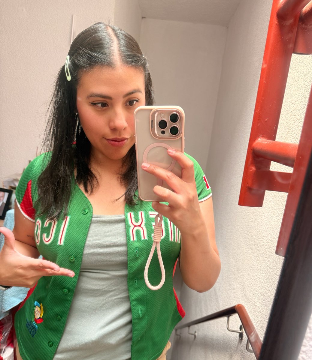 MitzyLopez_'s tweet photo. Con todo México 🇲🇽❤️ #ElClasicoSeViveAqui #wbc2026 #mexico https://t.co/GZjQ4vPUxi