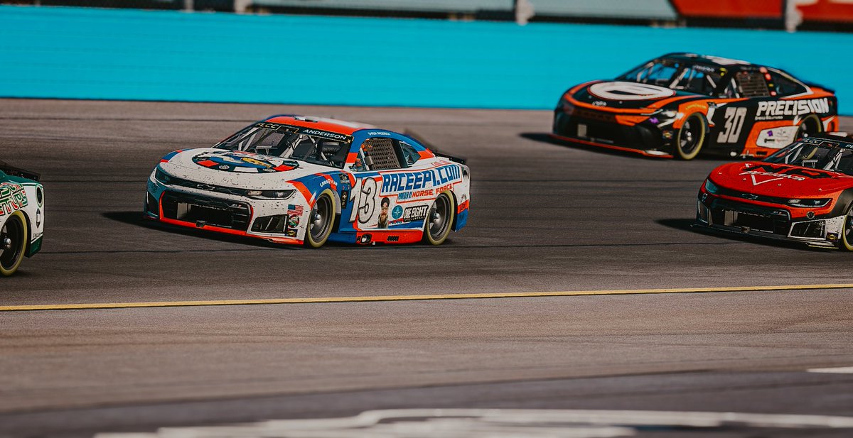 Evoo_TV's tweet photo. Photos dump from last nights race. Me and the boys had a rough one but we all finished the race. My best finish in this league at Phoenix and my best stage finish as well P9 . I don’t know what it is about this place that I just don’t get along with but we fought it finishing 18th after starting 35th.