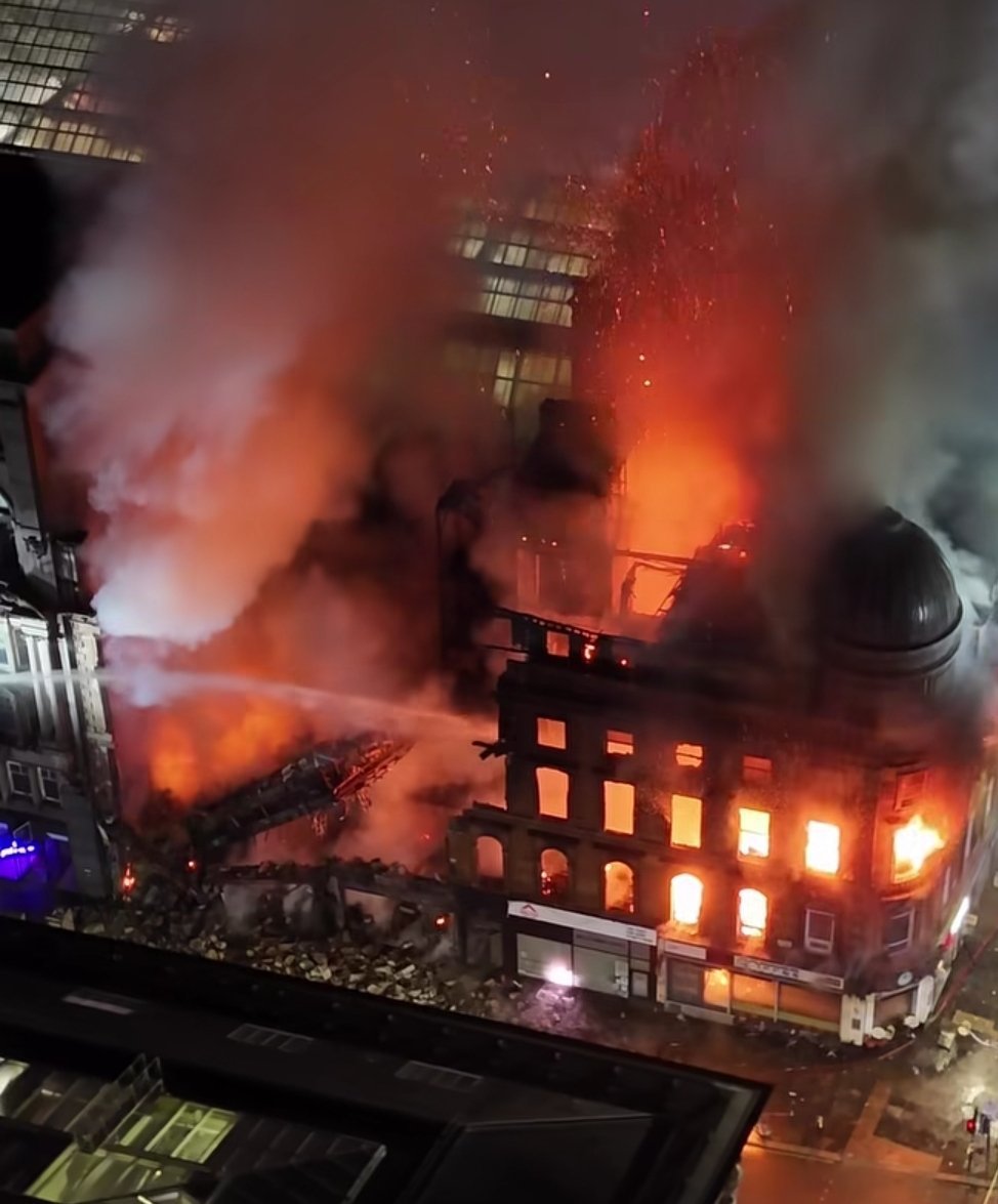 This building managed to survive 2 world wars, but couldnt handle a vape shop

(Glasgow central station)