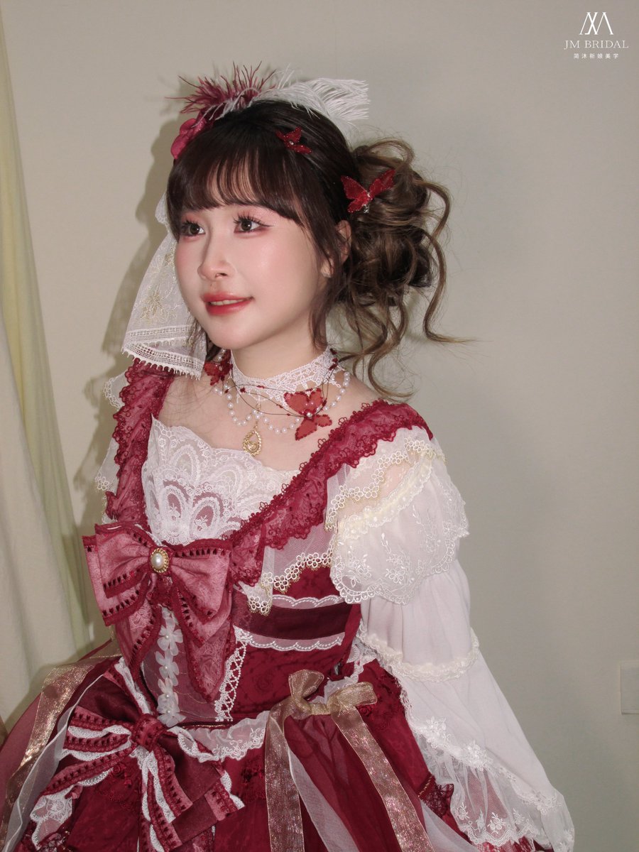 AliceAlinAl's tweet photo. 当然是要穿红的啦~ #女友 #眼镜娘 #美女 #少女 #Lolita系 #lolita #lolitagirl #lo娘 #汉服 #自拍 #可爱 #萌妹 #日系 #三坑 #ap #少萝 #白丝 #婚纱 #婚纱照 #人妻日常 https://t.co/Y4LW2RN5AD