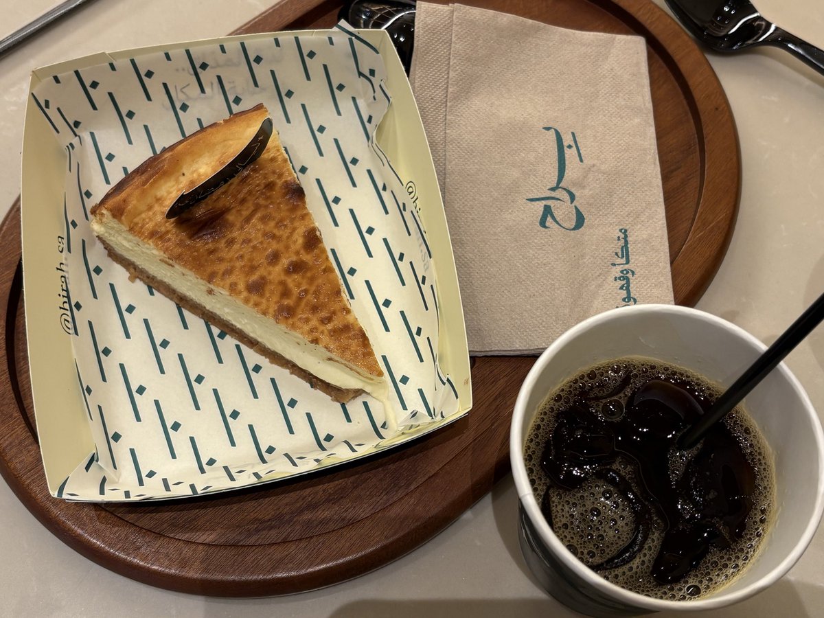 ليش تكرهين تتسوقين بالمولات وليش السبب ان ولاشي يناسب عيد وكل التصاميم كاجوال حق بنت عايشه برا تلبسهم وتطلع تجدول فيهم بالحارة واذا عجبك شي اقل شي سعره ٨٠٠ ويالله تلقين مقاسك وتلفين راسك شوي تلقين امك في المحل الثاني وتقعدين تركضين وراها عشان لا تضيعينها مره عاشره
بس خلاص سكتوني