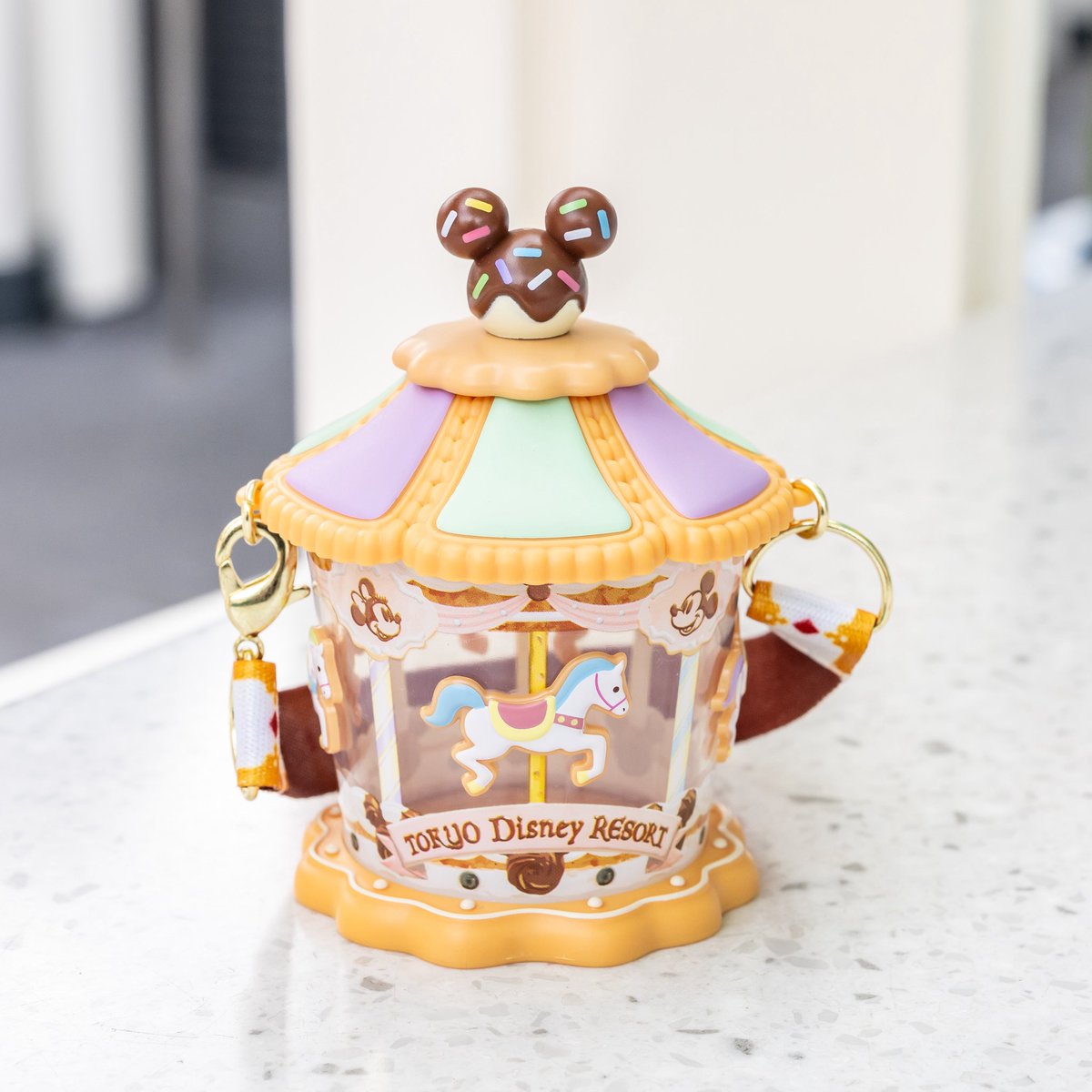 DtimesJP's tweet photo. スウィーツでできたカルーセル（回転木馬）！
東京ディズニーランド「ディズニー・パルパルーザ“ヴァネロペのスウィーツ・ポップ・ワールド”」グミキャンディー、ミニスナックケース付き
本日3月9日より新登場☆
https://t.co/rT3xdrxcDJ https://t.co/2Bxo19jz0C
