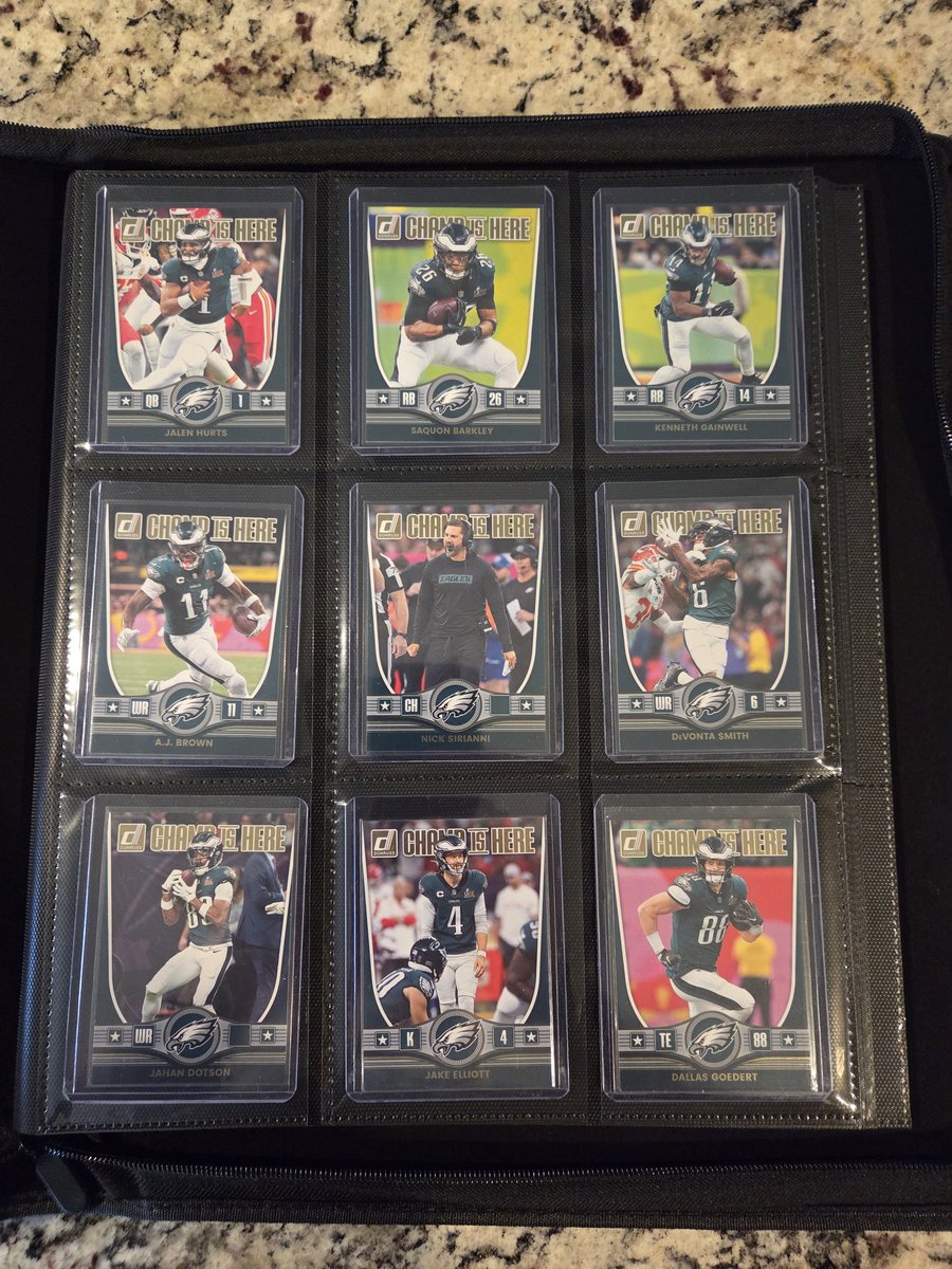 Doctor__Hector's tweet image. 2025 Donruss Champ is Here set COMPLETE! 

Special shout out to @CardPurchaser for the tip on the top loader binder!! 🔥🔥🔥

#thehobby #FlyEaglesFly #GoBirds