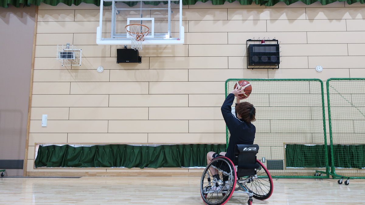 【✨3/15（日）TAMAスポーツ祭開催✨】
開催まであと1日！～ #車いすバスケ を紹介🏀～

競技用車いすに乗ってシュートチャレンジ！
初めての方も大歓迎！⭐

皆様のご参加をお待ちしています✨
詳細はこちら→tsad-portal.com/tamaspo/topics…

#多摩障害者スポーツセンター