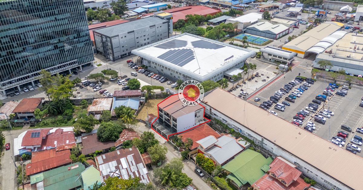 DakbayanRealty's tweet photo. New Listing! Fully furnished 3-storey triplex townhouse for sale in Liceralde Village, Damosa, Davao City.

4BR with en-suite baths Private plunge pool/jacuzzi 2-car parking Steps away from SM Lanang &amp; Damosa Gateway Live in it or invest https://t.co/FlaC27o4ns https://t.co/MrRpC3rHIM