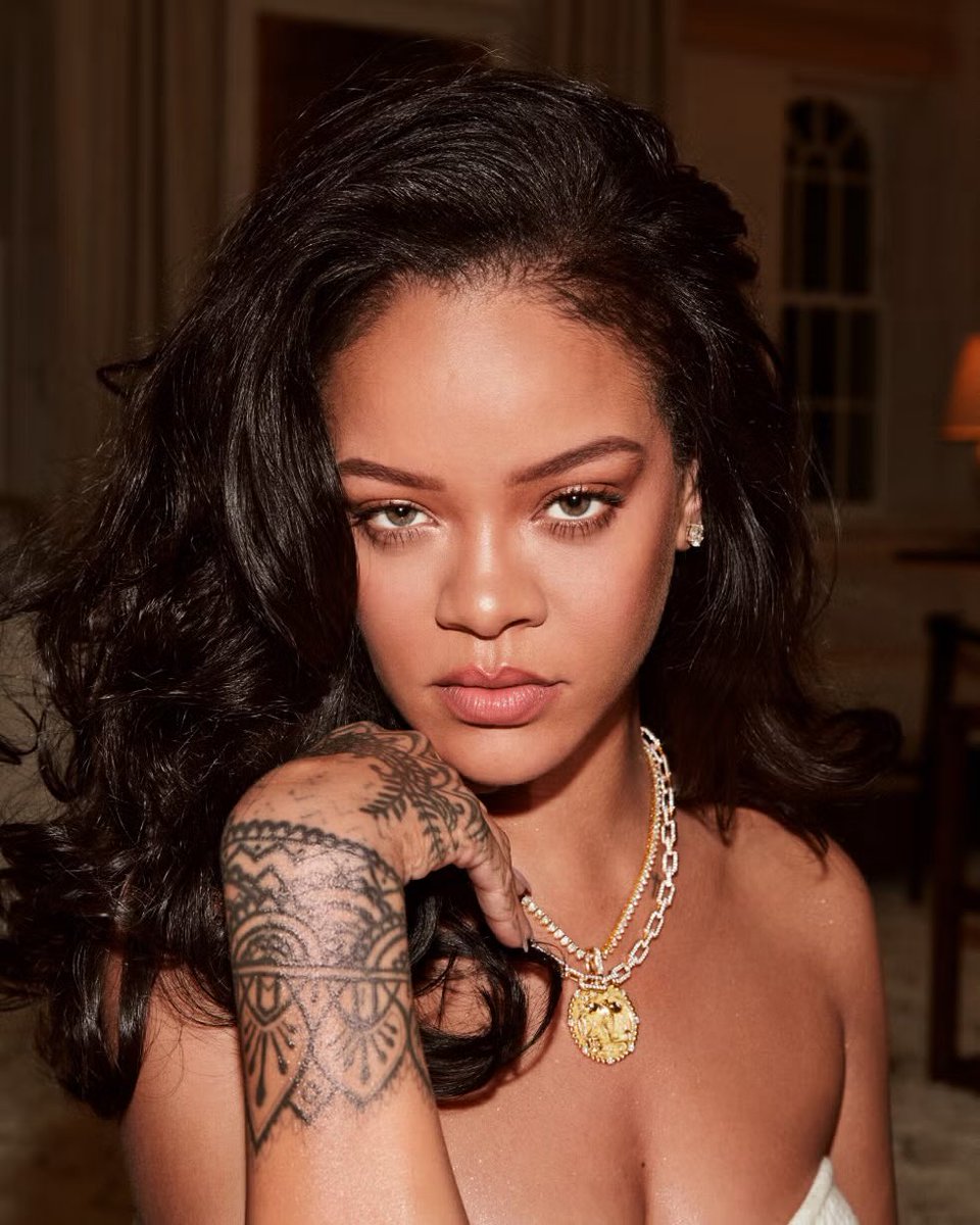 GotDaScoop's tweet photo. A Woman Is Arrested After Firing 10 Shots At Rihanna’s Home While She Was Inside. 🙏🏾

No Injuries Has Been Reported. https://t.co/R9ZHQDWidz