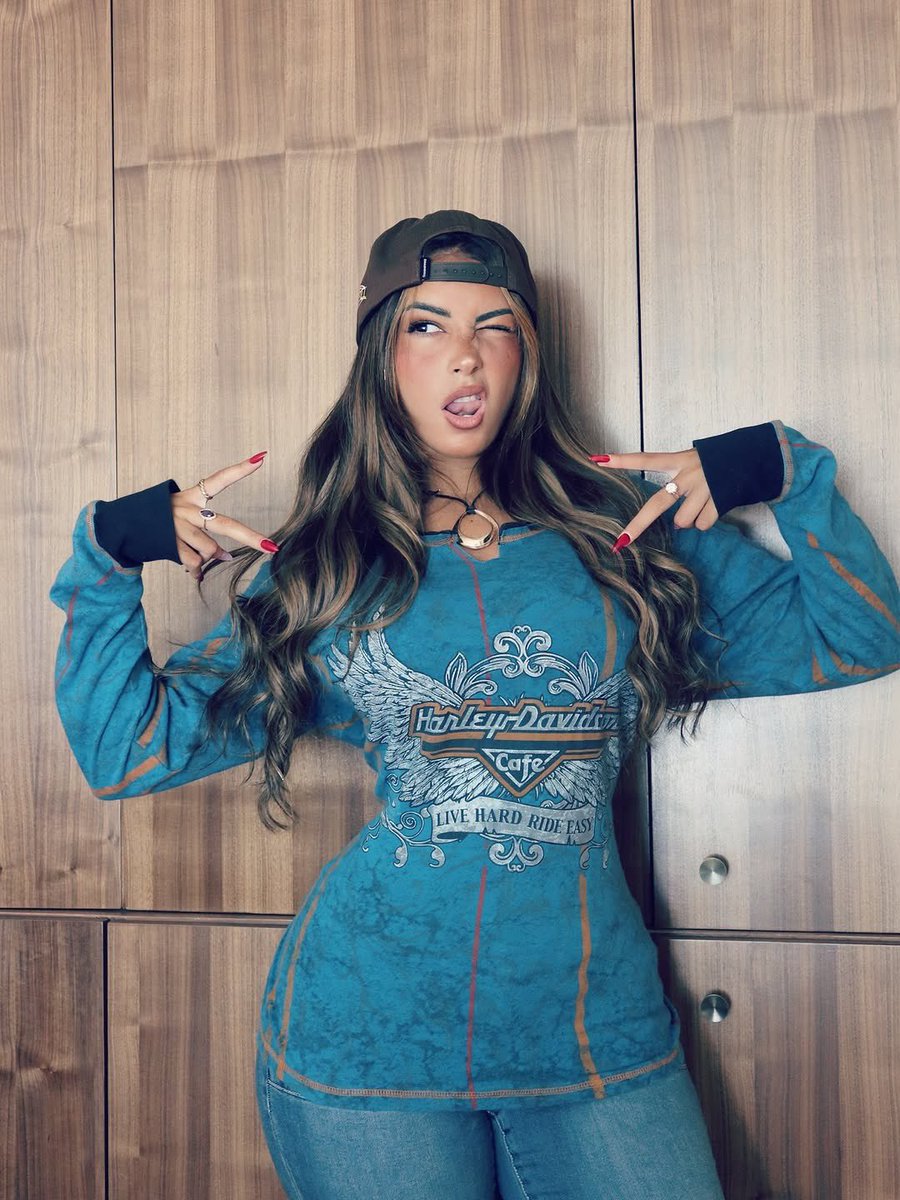 Camila Abrines (@camilaabrines) on Twitter photo 