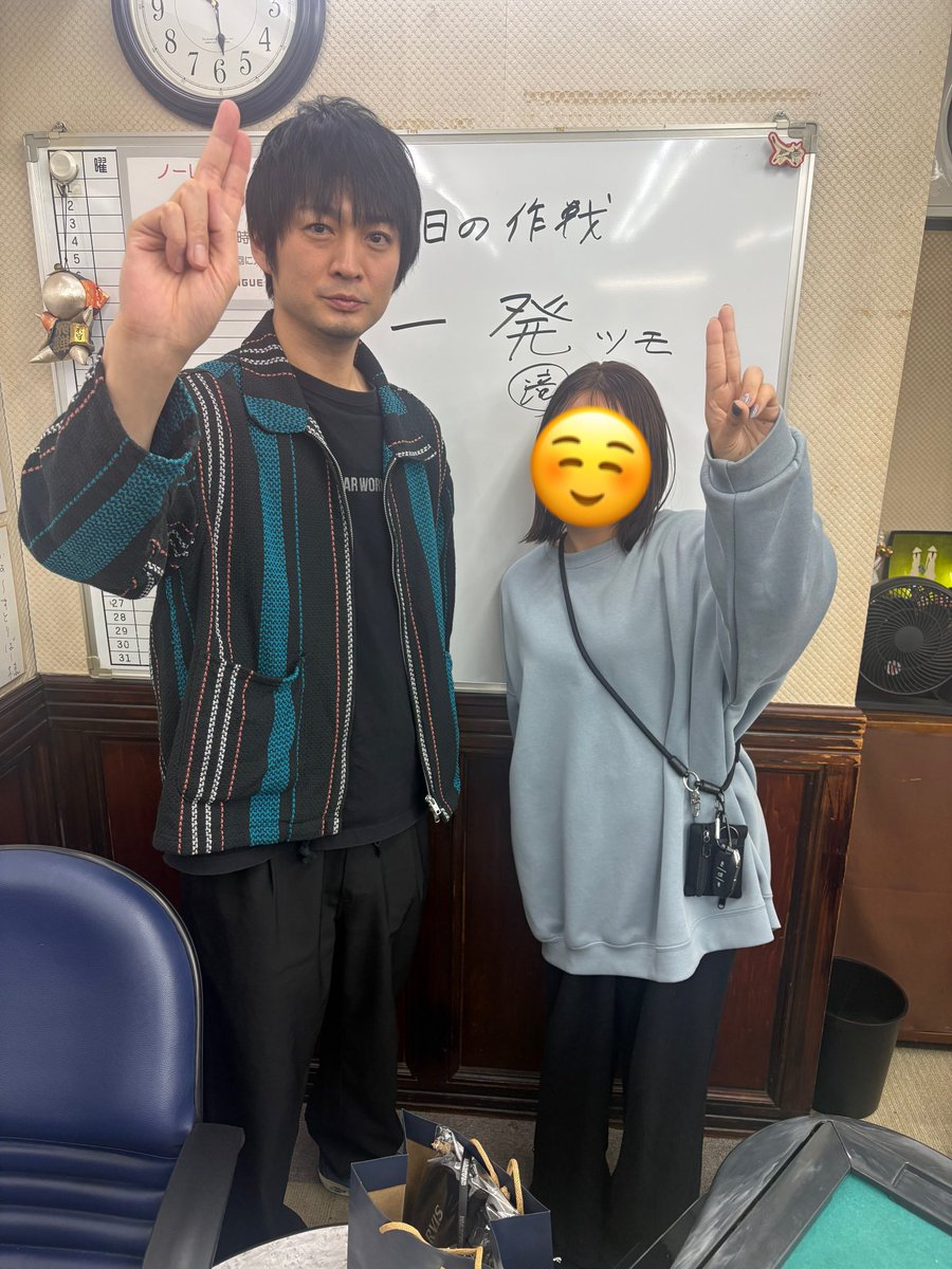 arisa148cm's tweet photo. 2回目の同卓✌🏻🀄️
続けて安い手で上がっちゃって、テンパったけどリーチしようか悩んでたらツモっちゃってツモのみで滝沢さんの親番終わらせちゃったのが反省🙇🏻‍♀️
これでタッキーゲストのイベント6回目☺️出張土産に九州限定の柿ピーを🫶🏻(日吉さんのYouTubeを参考に、、)
また名古屋来てください〜🦒🤎 https://t.co/mEzRICtseF