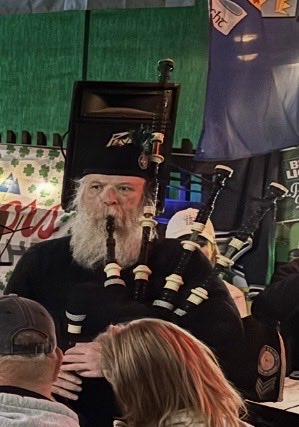 peoriapiper's tweet photo. This is my “serious” piping face!  #bagpiper https://t.co/EgPZw2WLii