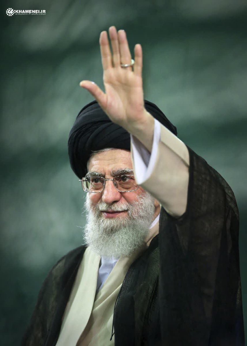 نشد جونمون فدای پدرش💔
بشه جونمون، فدای پسرش❤️
#خامنه_ای_دیگر 
#لبیک_یا_خامنه_ای