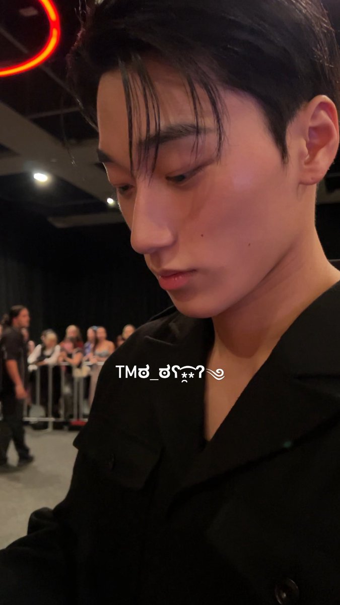 เฟซการ์ดน้องซานคือเริ่ดมากมุมไหนก็ดูดีมีทั้งมุมหล่อ สวย น่ารัก จมูกโด่งรับกับปากจุ๊บจิ๊บ กรามคมตัดกับนิสัยม้อบแม้บแล้วโคตรน่าเอ็นดูโคตรมีเสน่ห์เลยอะ