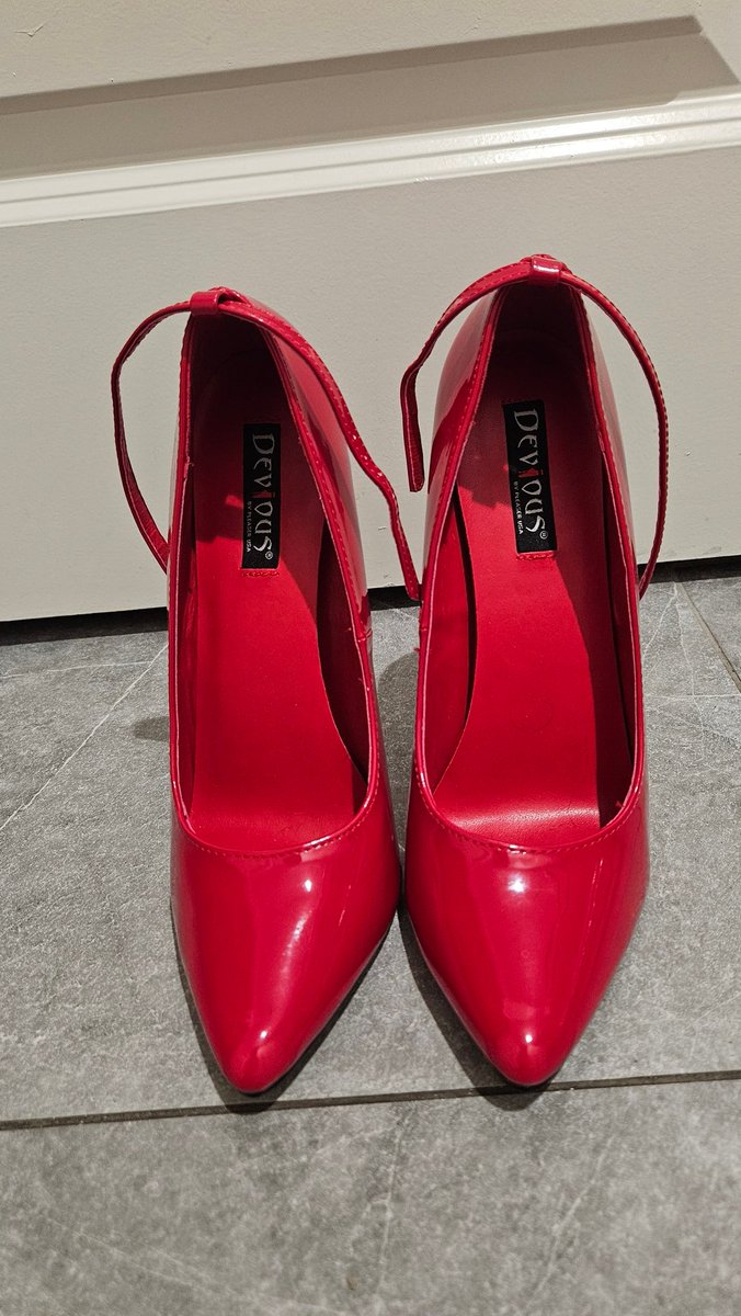 🔞 Bearer of the Purse tweet media