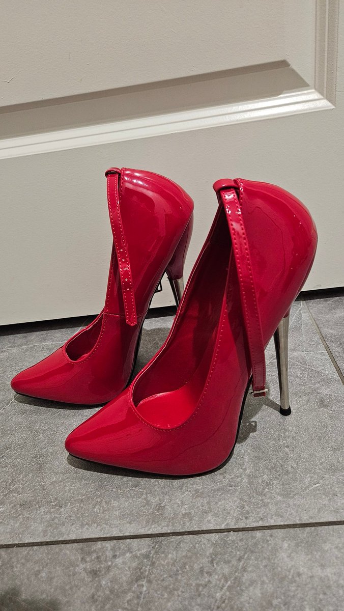 🔞 Bearer of the Purse tweet media