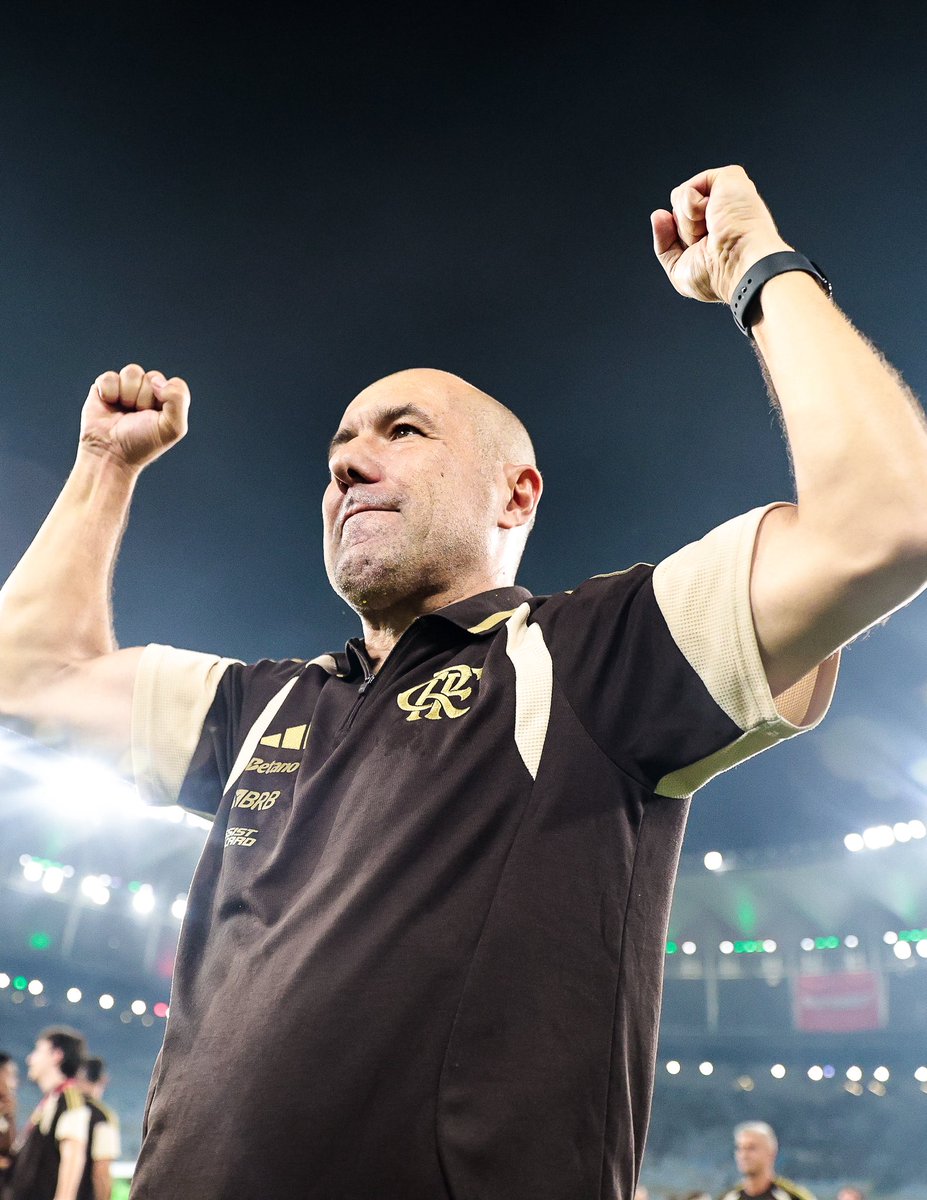 Vai se acostumando professor…

AQUI TRABALHAMOS COM TÍTULOS!

O primeiro de MUITOS! 🔴⚫️

📸 Gilvan de Souza / CRF