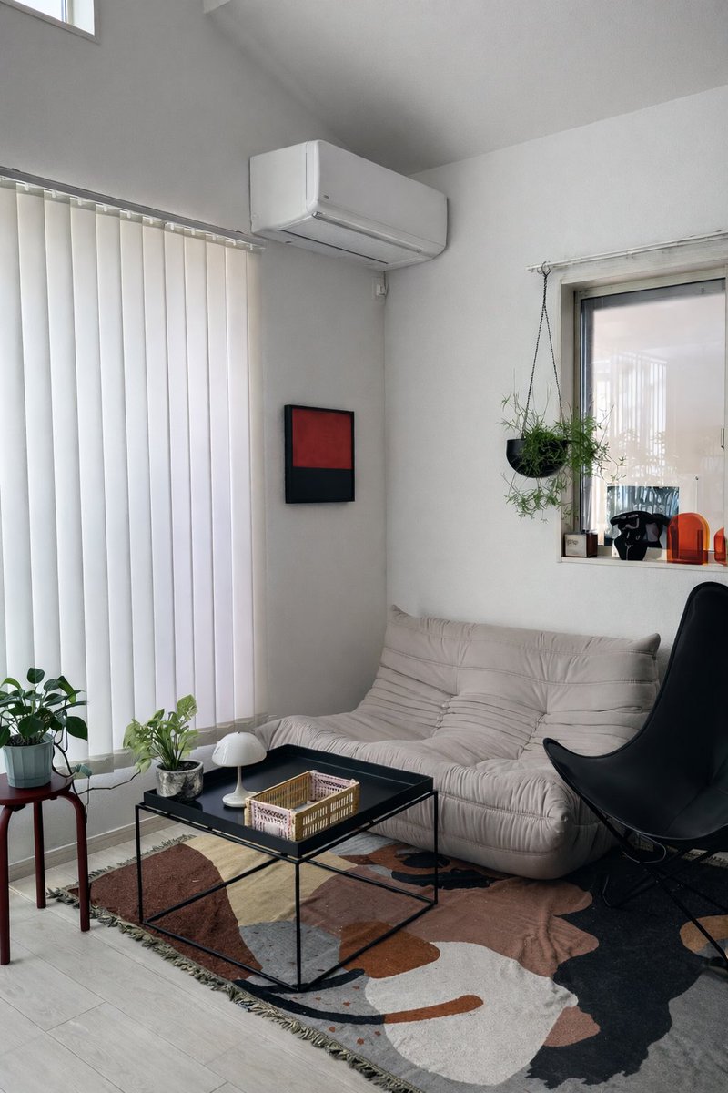 【家具選びで後悔したくない人へ】

よく名前が挙がるのはこのあたり。

・ニトリ
・IKEA
・LOWYA
・ARMONIA
・KANADEMONO
・HAY

ニトリやIKEAはコスパはいいけど、どうしても「量産型の部屋」になりやすい。

もし少しだけセンスの差を出したいなら、下の3ブランドがおすすめ。