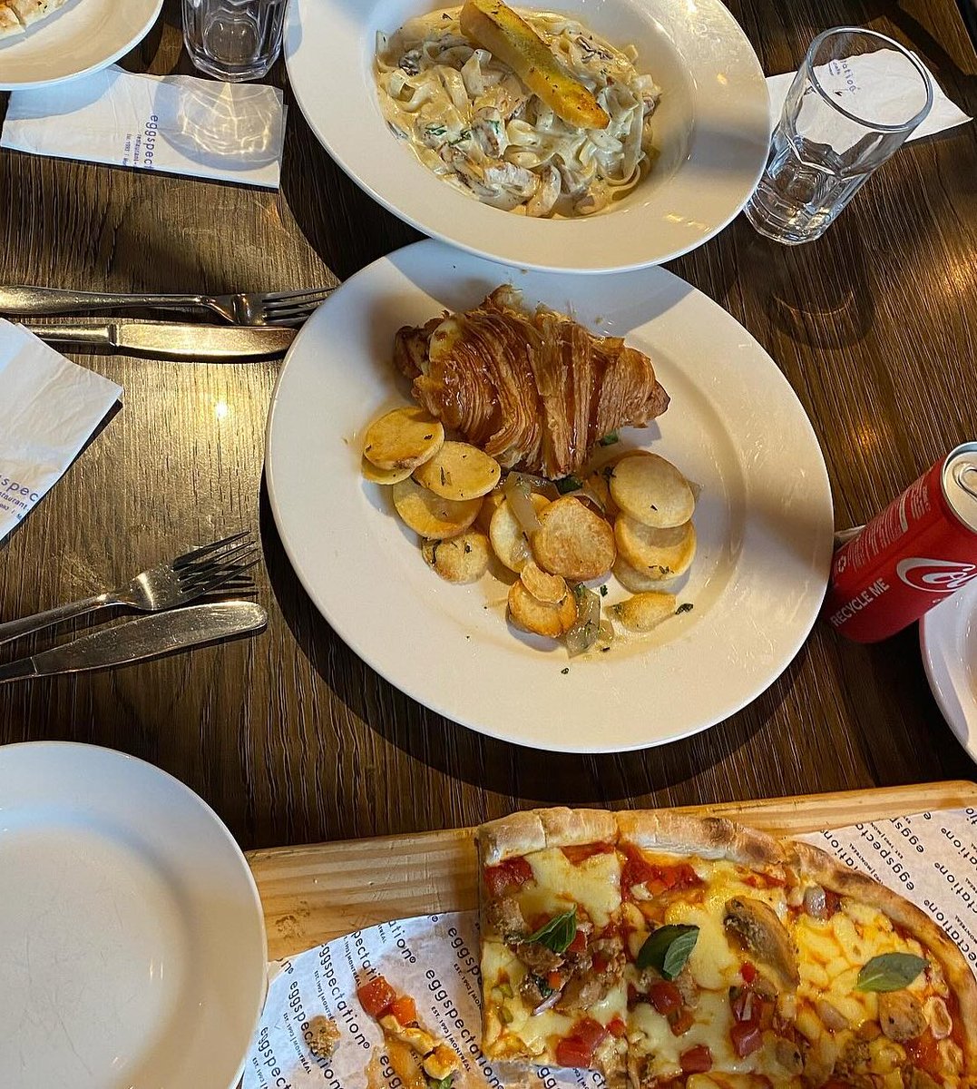 Ayesha7w's tweet image. Sunday feast done right.
 Pizza, pasta, and everything in between. 
Best therapy ever. 
#Foodies  #PizzaLovers #PastaDay #GoodVibes  #FoodHeaven