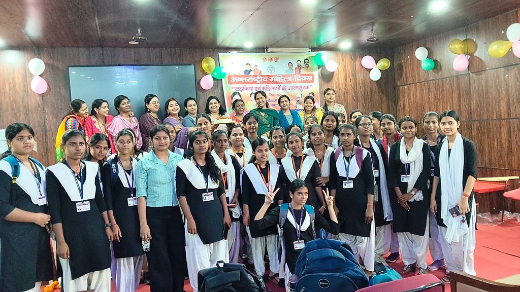 GwpMuzaffarpur's tweet photo. On the occasion of 🌍 International Women's Day, a Self-Defense Training Workshop for girls and women was successfully organized at Government Women's Polytechnic, Muzaffarpur by the National Women's Front, Muzaffarpur.
#InternationalWomensDay #WomenEmpowerment #NariShakti https://t.co/nmAOL3cVYq