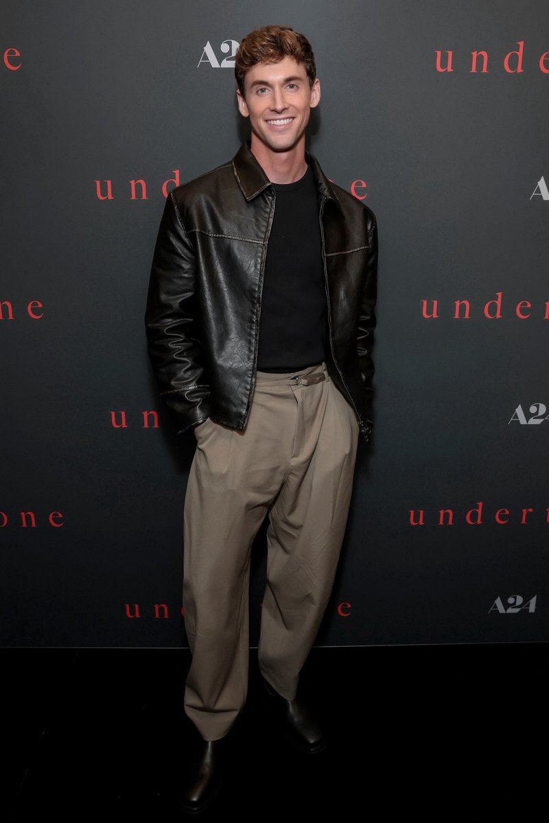 Stephen Tracey tweet media